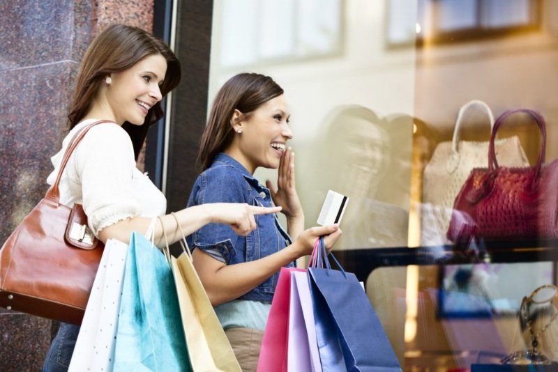 Mơ thấy mình đi shopping với bạn bè